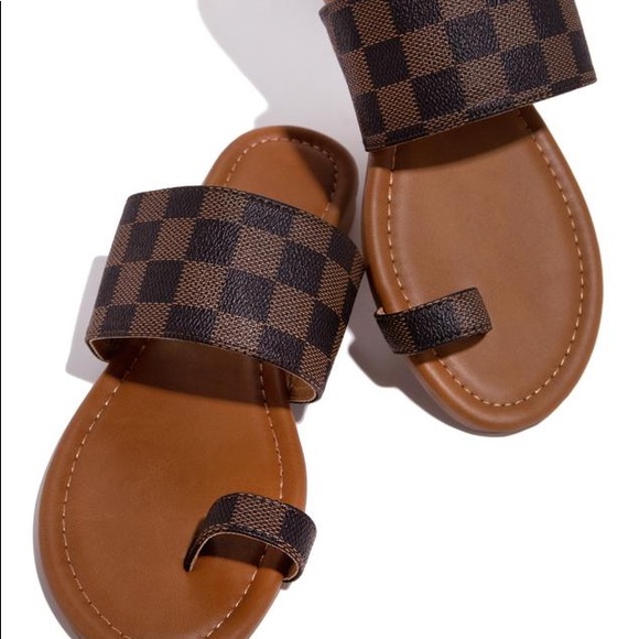 LADIES BROWN CHECKERS FLAT SLIP ON SANDALS SIZE 10 - Picture 2 of 4